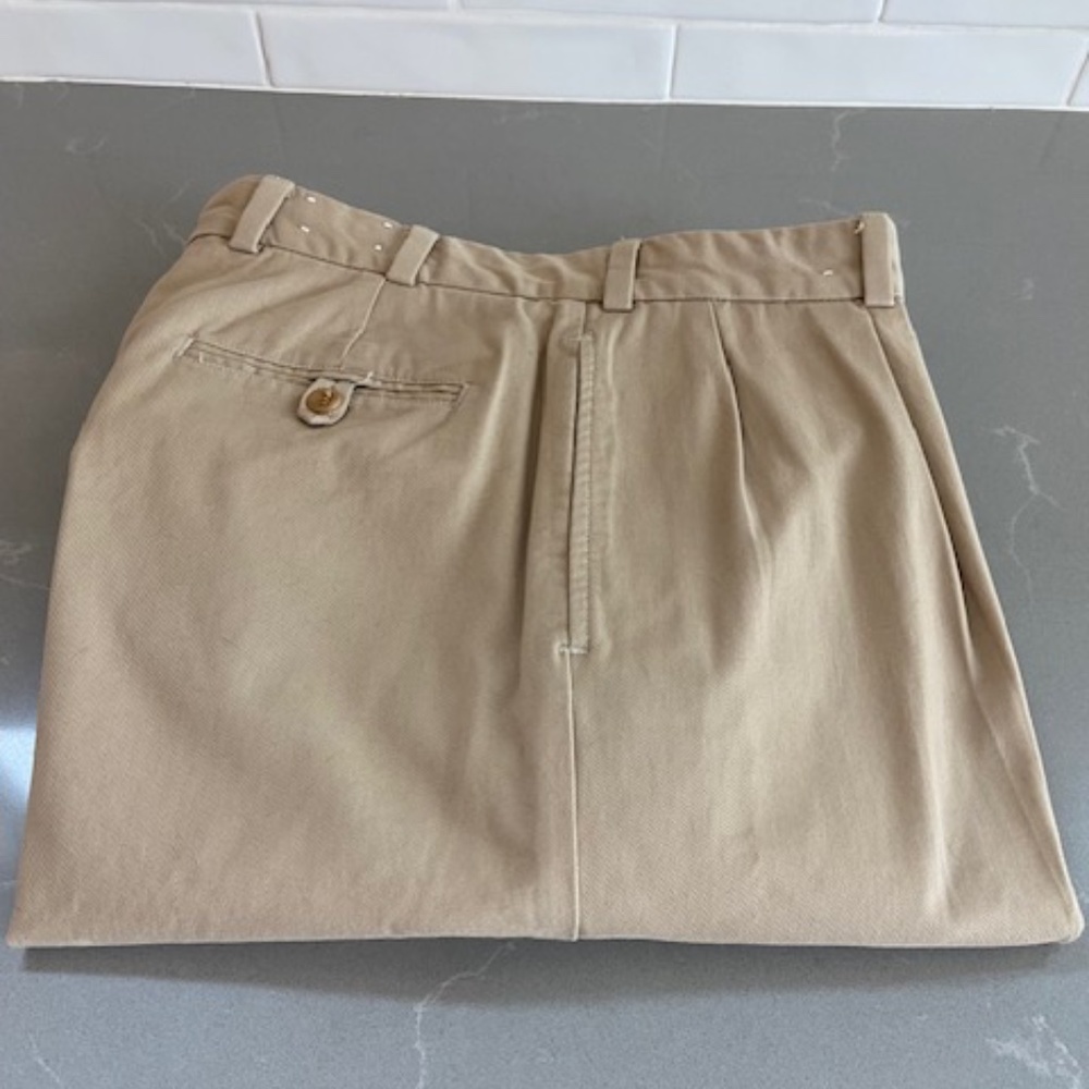 NWOT Bills Khakis Driving Twills - Size 32